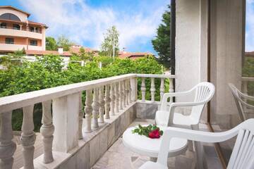 Фото номера Трехместный номер, вид на сад Гостевой дом Villa Zelenika г. Синеморец 6