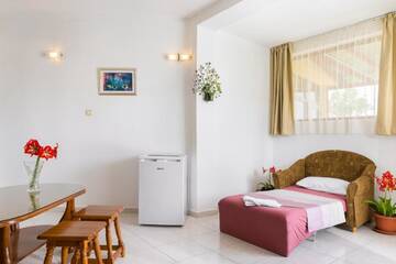 Фото номера Апартаменты с видом на горы и море Гостевой дом Villa Zelenika г. Синеморец 6