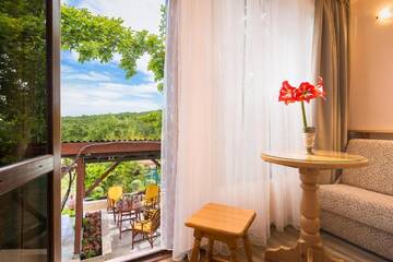 Фото номера Семейный номер с видом на сад Гостевой дом Villa Zelenika г. Синеморец 5