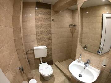 Фото номера Трехместный номер, вид на сад Гостевой дом Villa Zelenika г. Синеморец 7