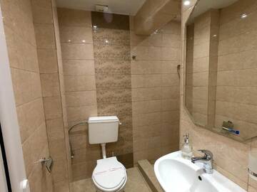 Фото номера Трехместный номер, вид на сад Гостевой дом Villa Zelenika г. Синеморец 8