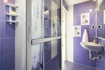 Фото номера Апартаменты с видом на горы и море Гостевой дом Villa Zelenika г. Синеморец 11